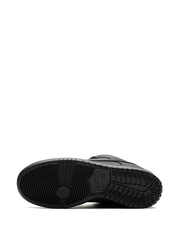 Nike SB Dunk "Triple Black/Orange