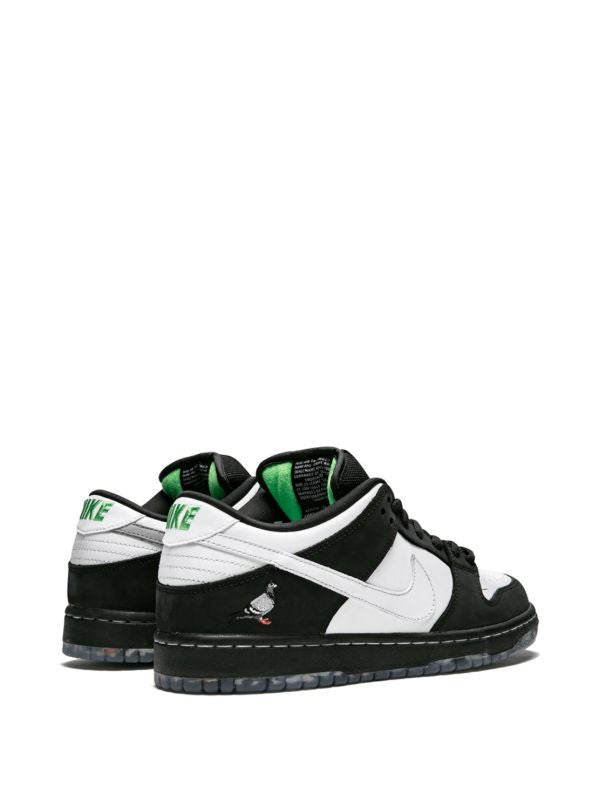 Nike
SB Dunk Low Pro OG QS "Panda Pigeon" sneakers